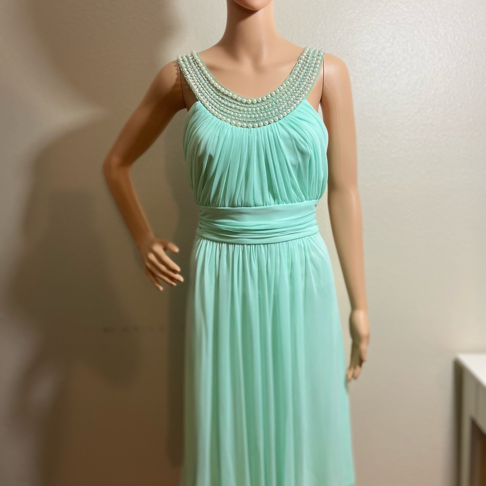 Dress prom NWT color green size Large